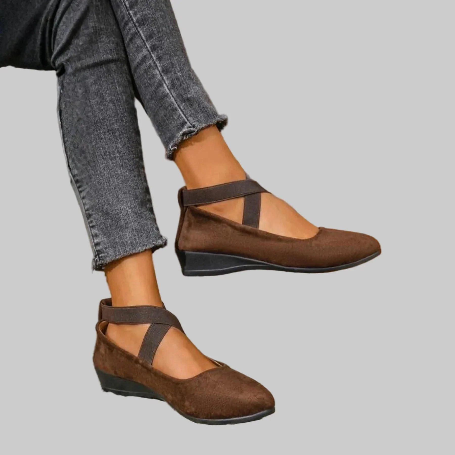 Zapatos mujer de cuña con correas cruzadas y diseño cerrado – estilo casual cómodo
