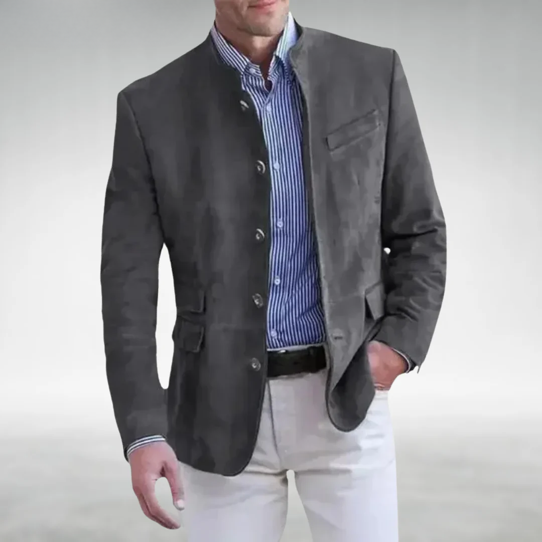 Chaqueta de hombre con cuello alto, botones y corte estructurado