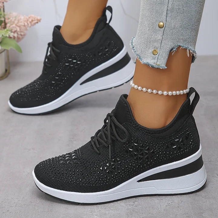 Zapatillas mujer con cuña y detalles brillantes