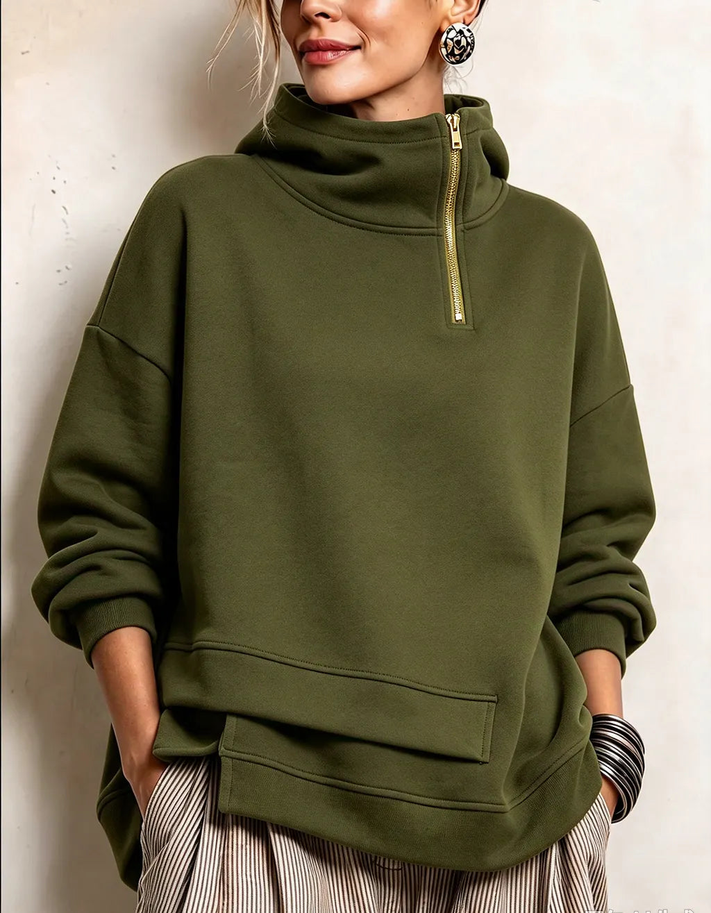 Sudadera oversize para mujer con cuello alto y cremallera asimétrica