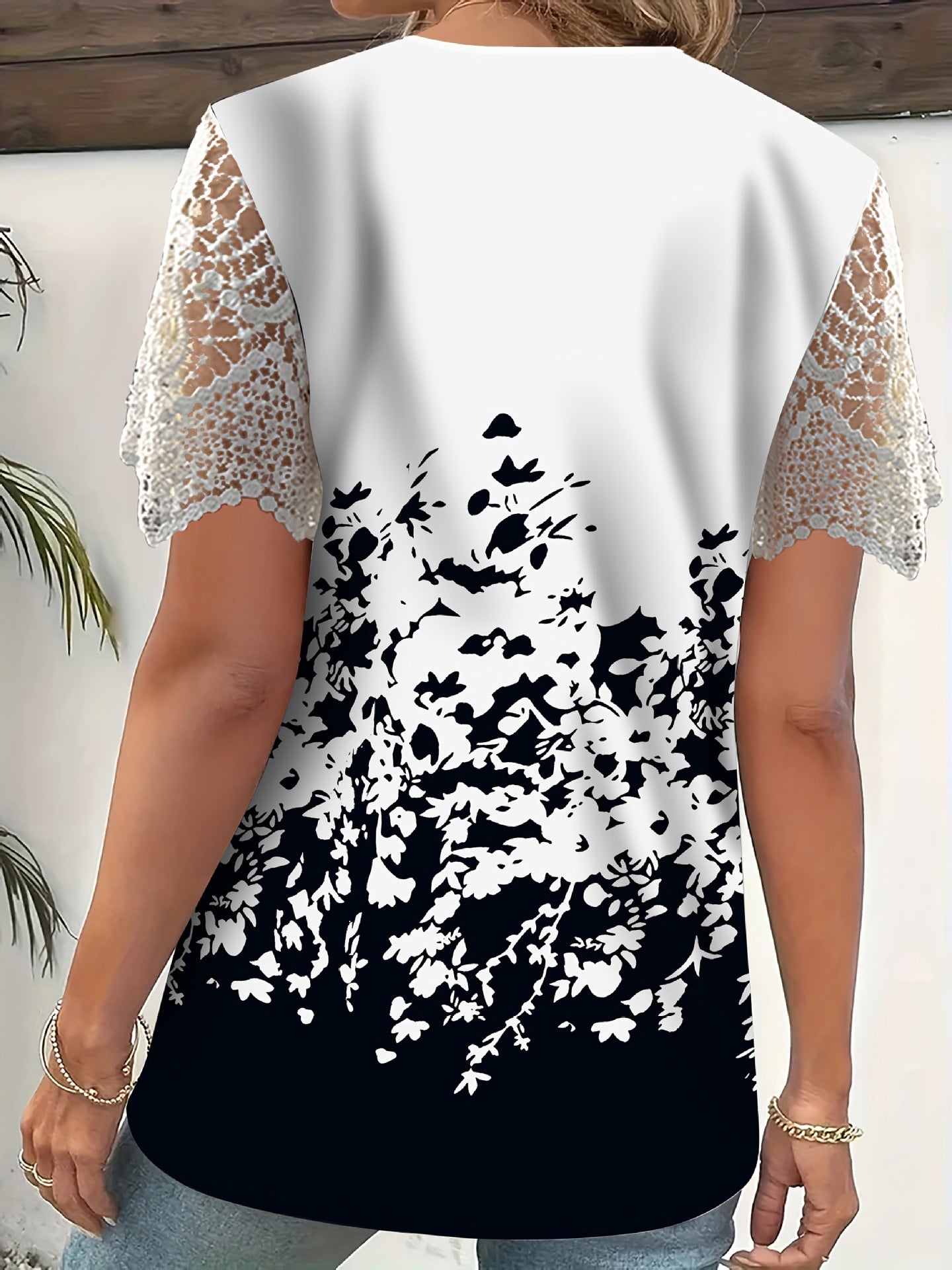 Top de dama con escote en V floral y mangas de encaje
