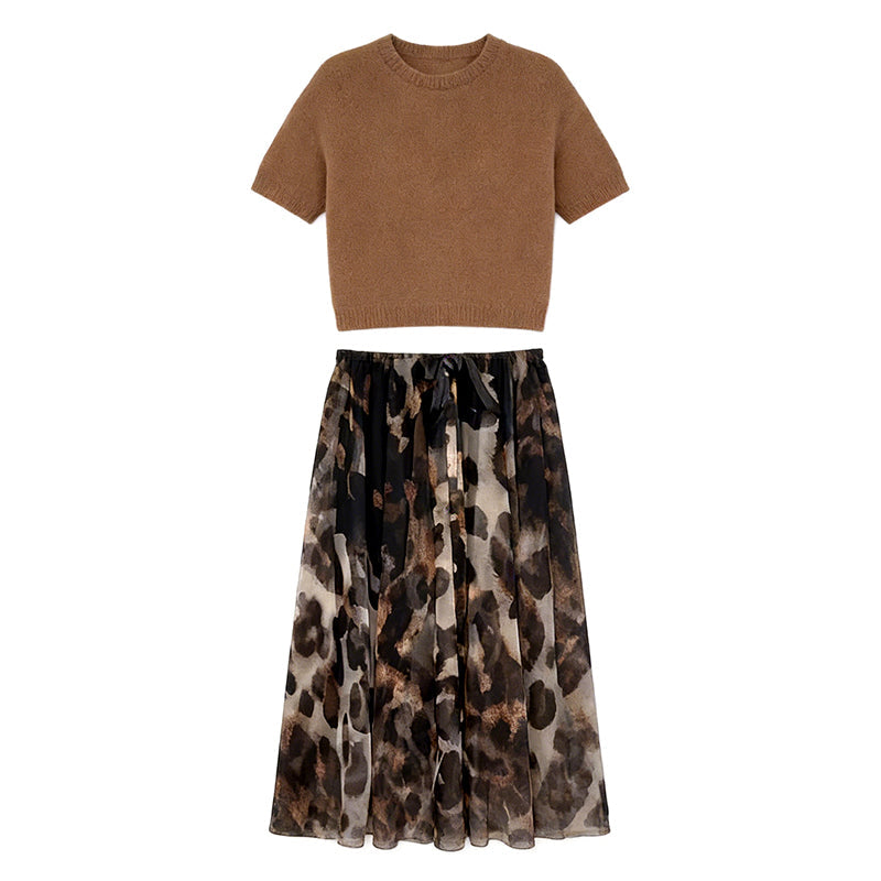 Conjunto de mujer con suéter y falda larga de estampado leopardo