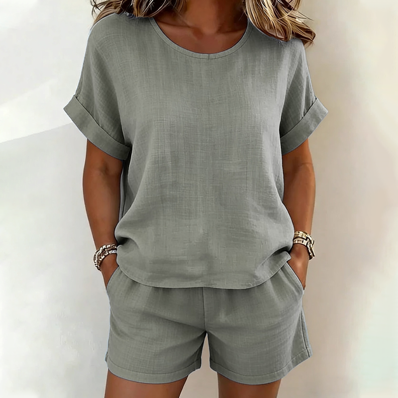 Conjunto mujer ligero con camiseta y short para verano