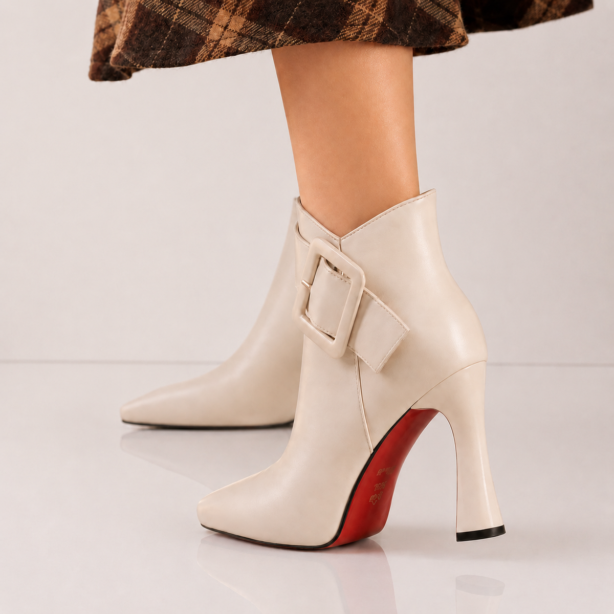 Botines de tacón ancho para mujer con hebilla decorativa