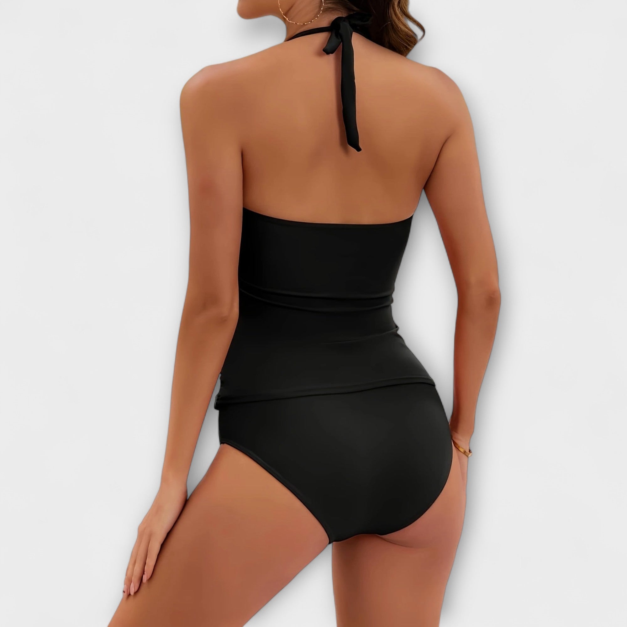Bañador mujer una pieza halter escote V drapeado lateral detalle dorado elegante