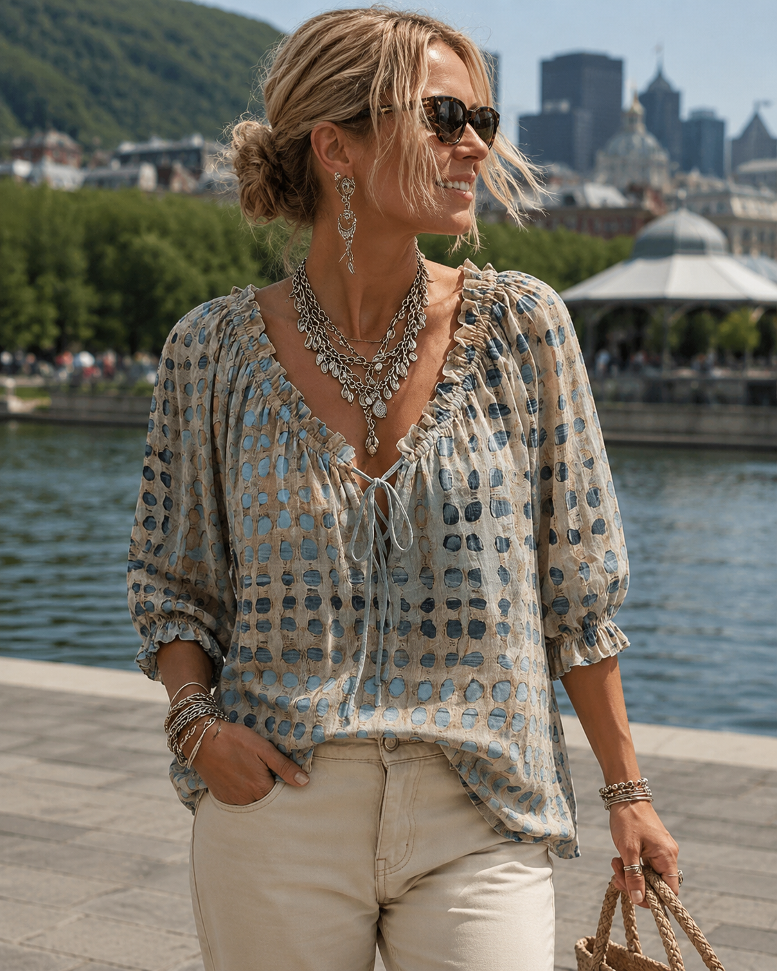 Blusa mujer de lunares con escote en V y cordón ajustable