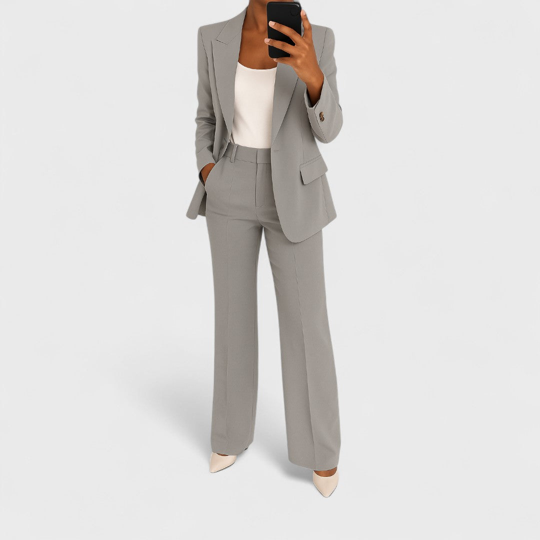 Conjunto de mujer con blazer y pantalón de pierna ancha elegante