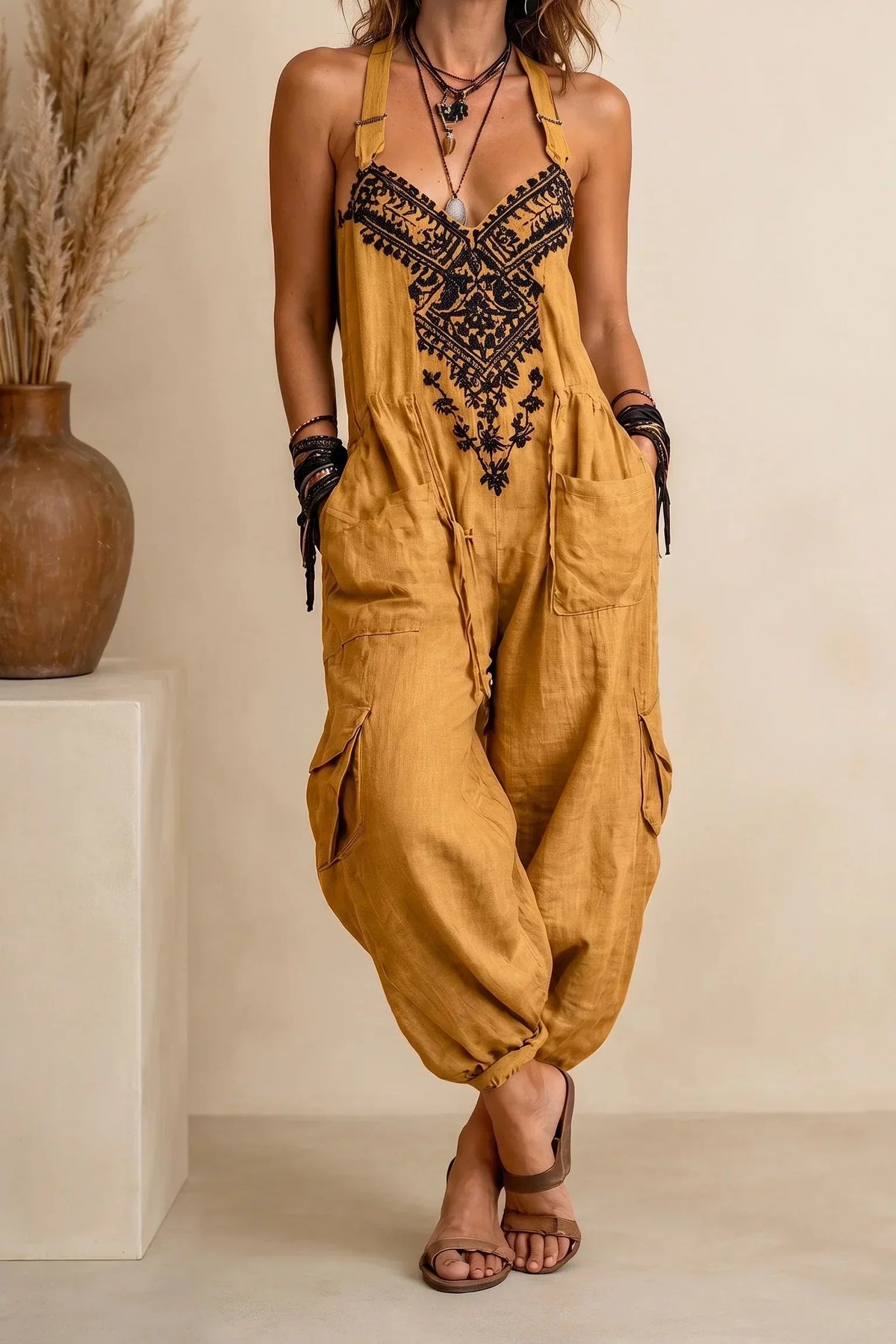 Mono bohemio de mujer bordado con tirantes y bolsillos holgado