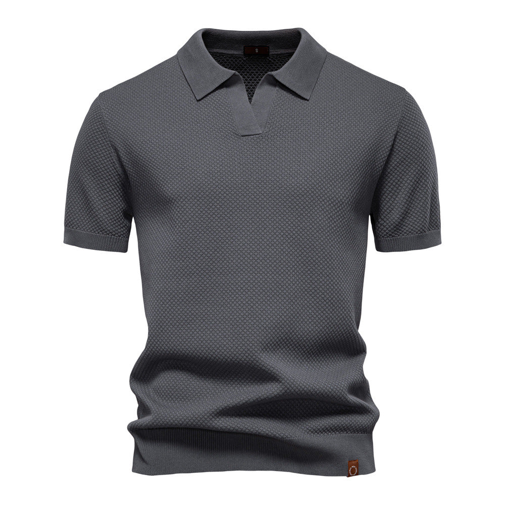 Polo de hombre texturizado con cuello abierto y manga corta