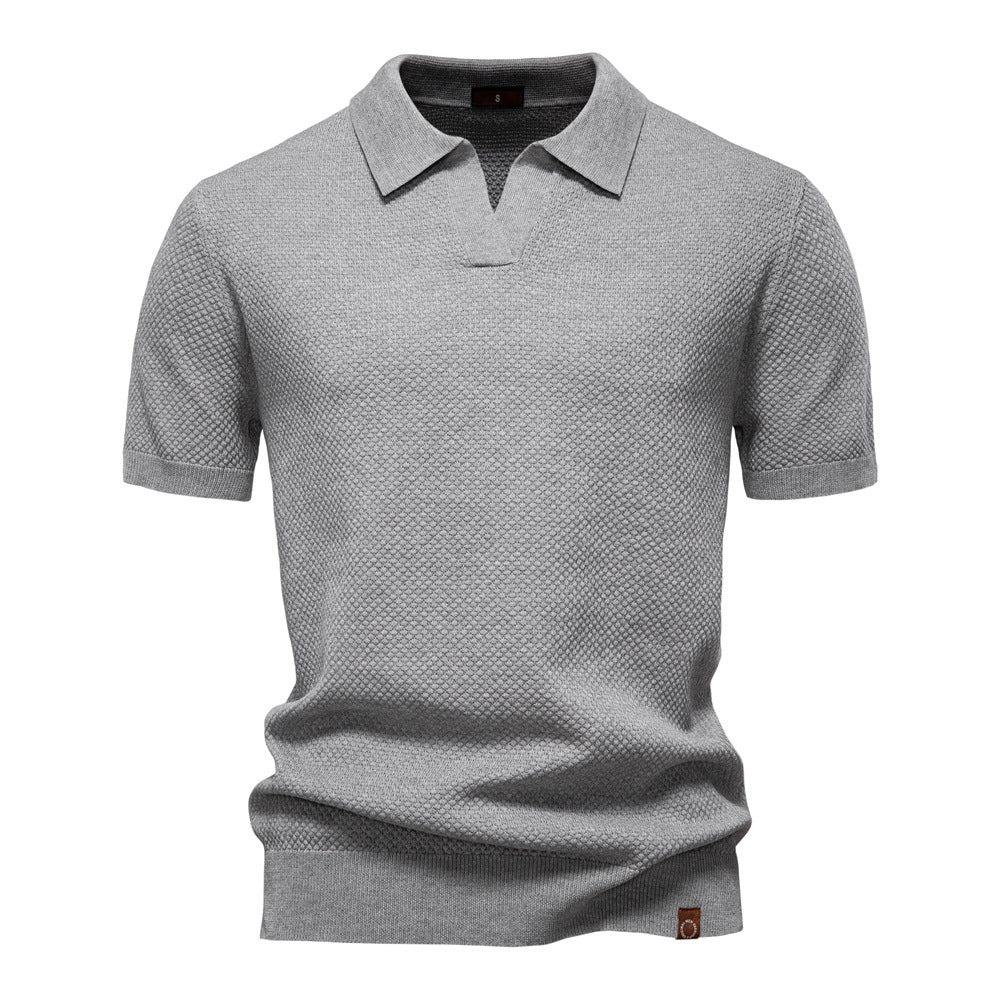 Polo de hombre texturizado con cuello abierto y manga corta