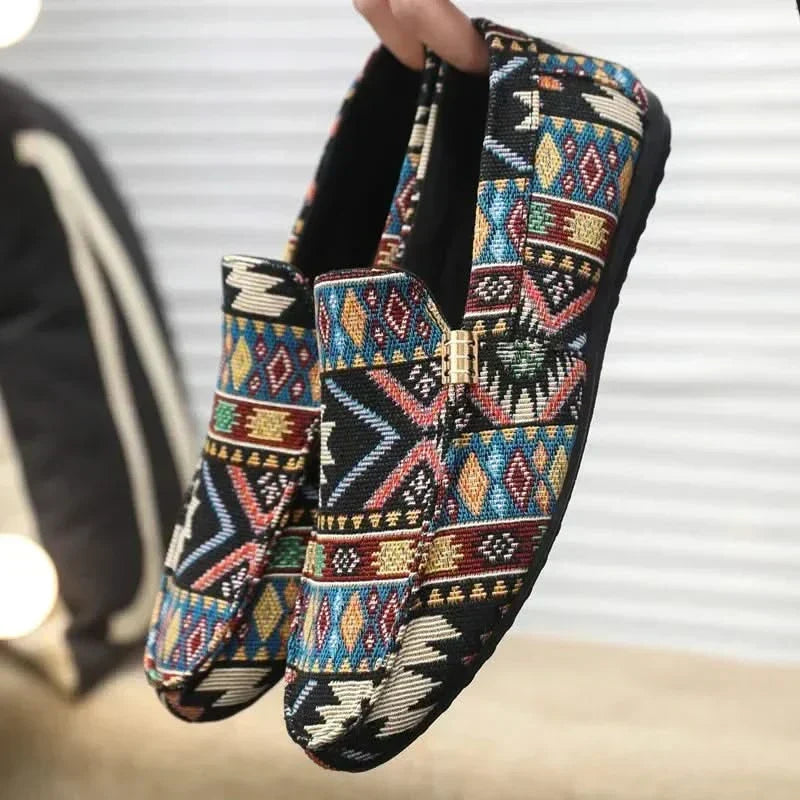 Mocasines hombre cómodos con estampado étnico y suela flexible
