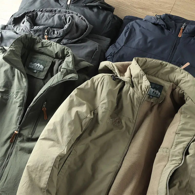 Chaqueta outdoor para hombre con capucha y cremallera