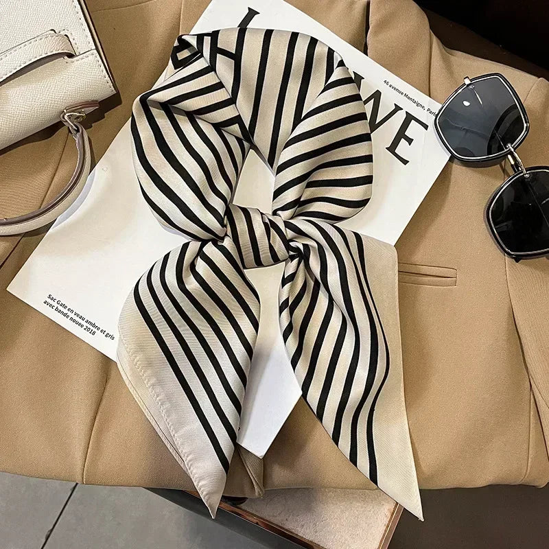Pañuelo cuadrado mujer satinado con estampado elegante multifunción