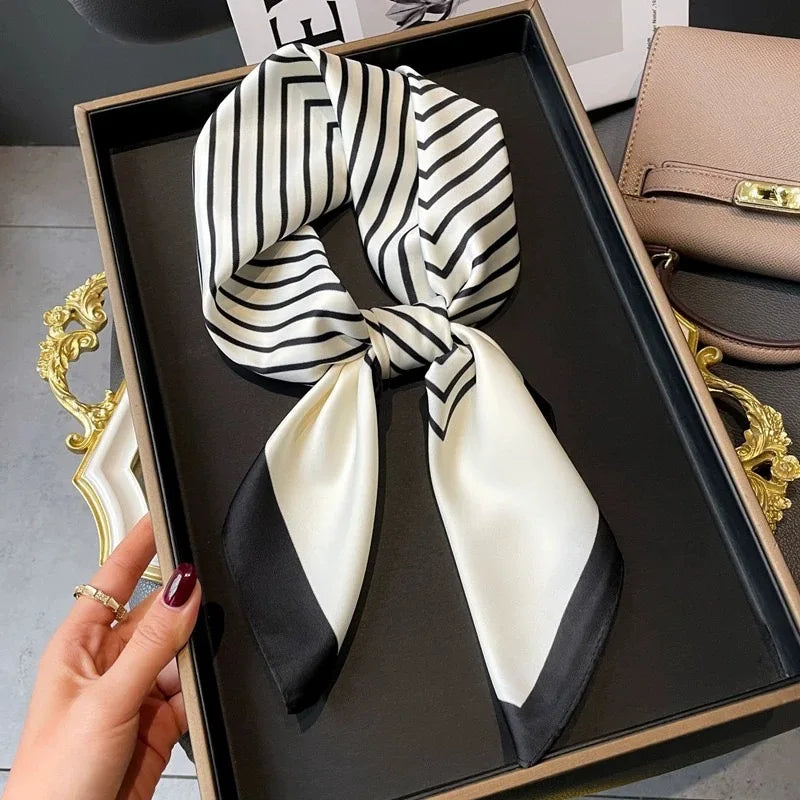 Pañuelo cuadrado mujer satinado con estampado elegante multifunción