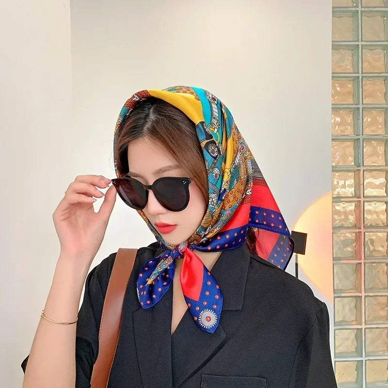 Pañuelo cuadrado mujer satinado con estampado elegante multifunción