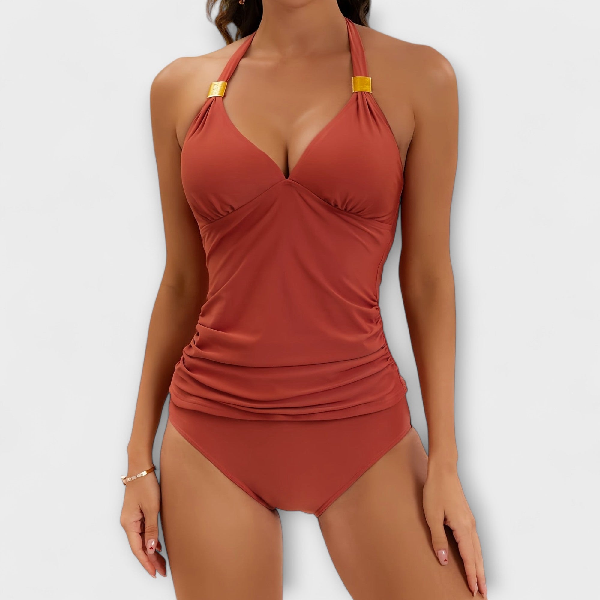 Bañador mujer una pieza halter escote V drapeado lateral detalle dorado elegante