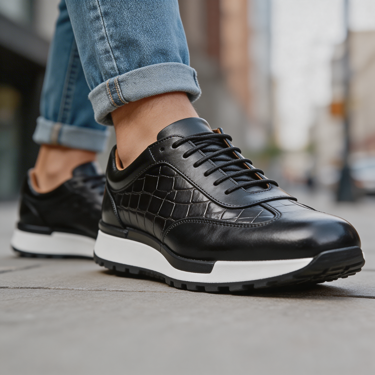 Zapatillas de hombre con textura cocodrilo y cordones elegantes