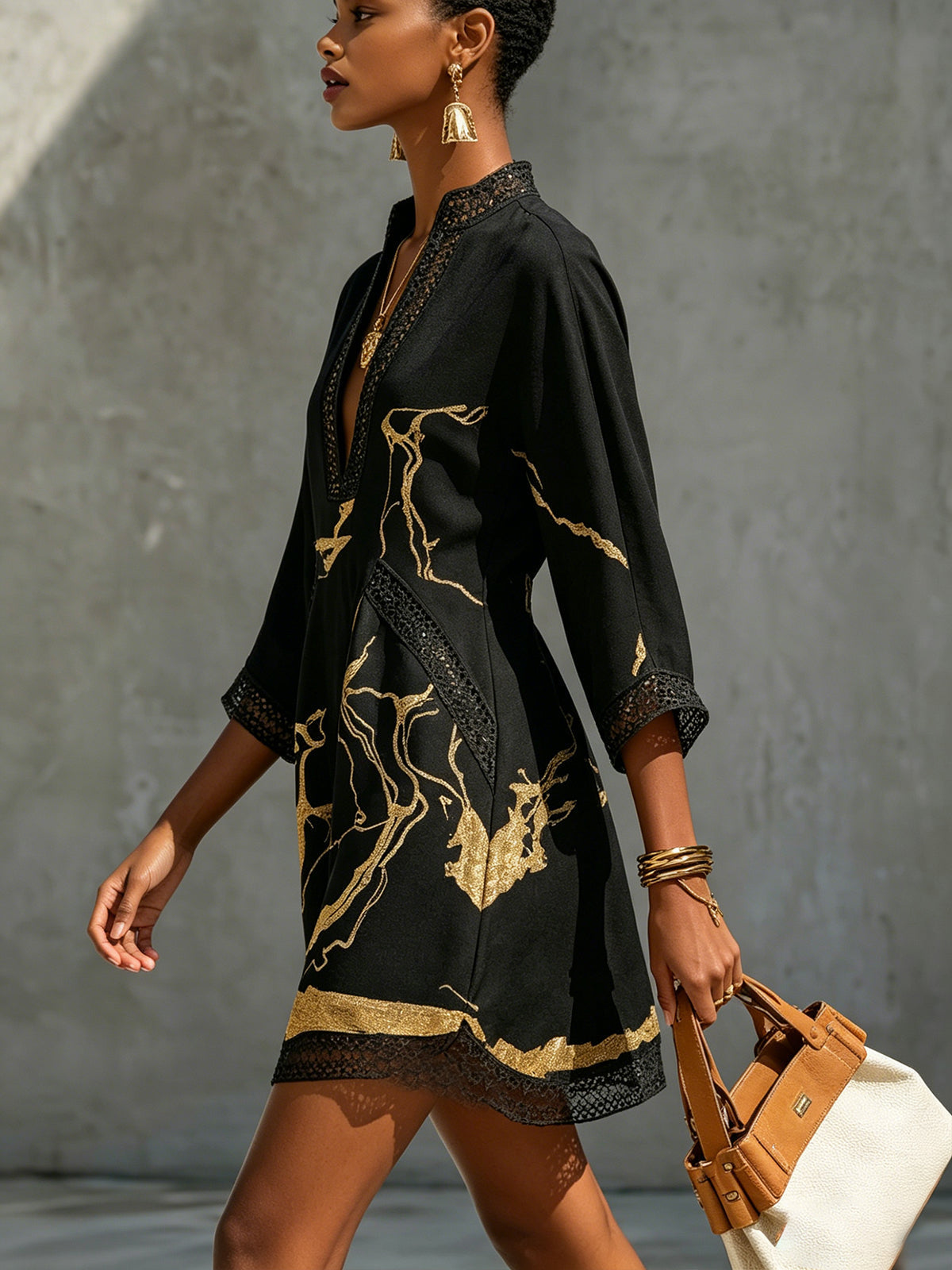 Vestido mini mujer negro con estampado dorado y encaje