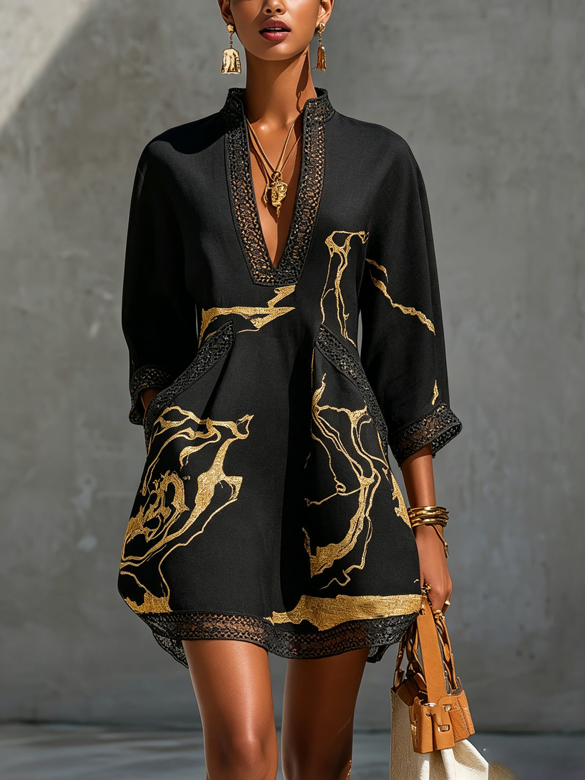 Vestido mini mujer negro con estampado dorado y encaje