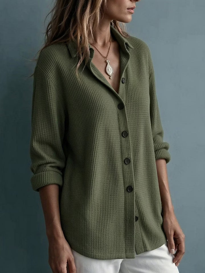Camisa de punto texturizado para mujer con cuello clásico y botones