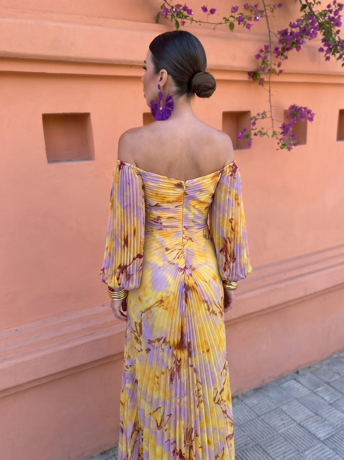 Vestido largo floral para mujer con hombros descubiertos y falda plisada