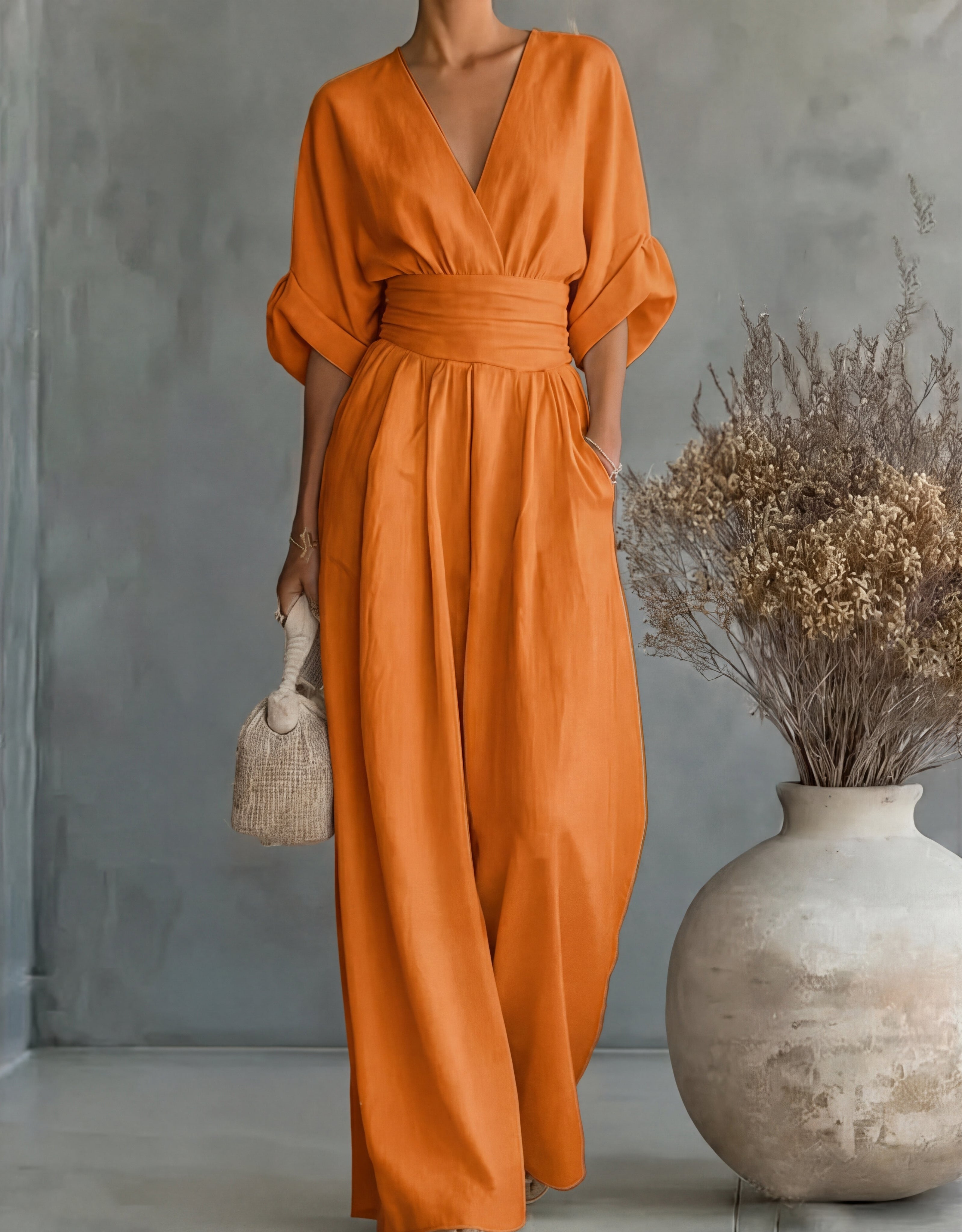Mono de mujer con escote en V y pantalón ancho