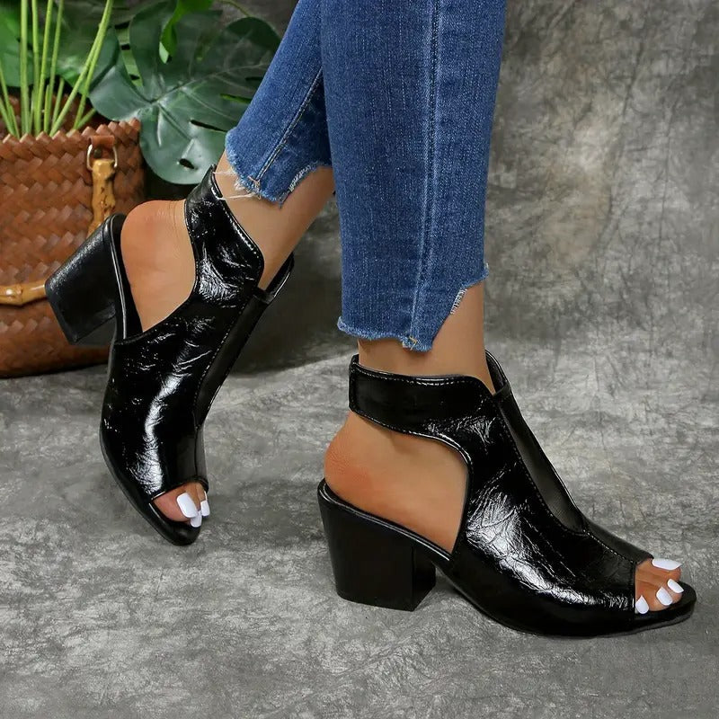 Sandalias mujer con tacón cuña punta abierta y efecto charol