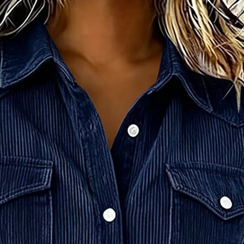 Camisa de mujer a rayas con botones y bolsillos