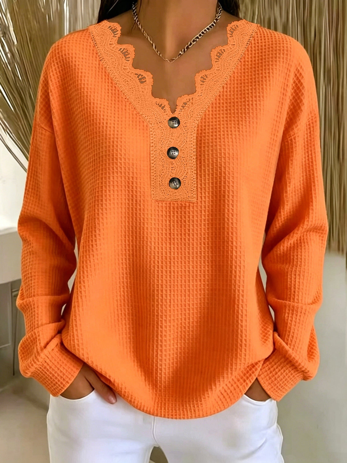 Blusa texturizada para mujer con encaje y botones decorativos