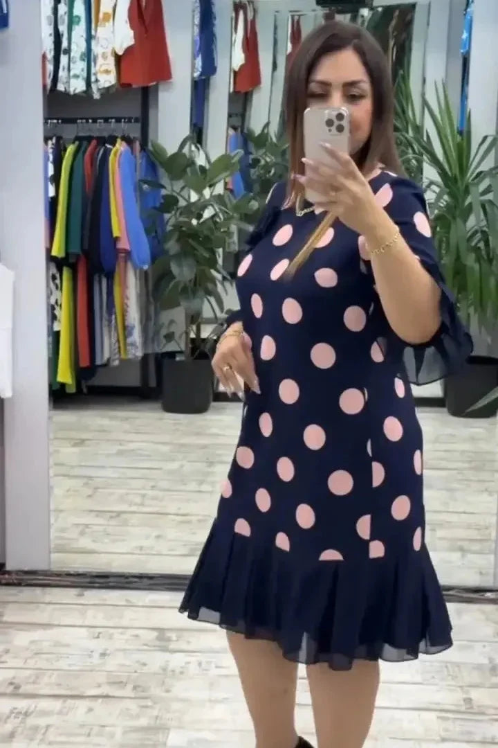 Vestido de mujer con lunares, falda plisada y mangas tres cuartos