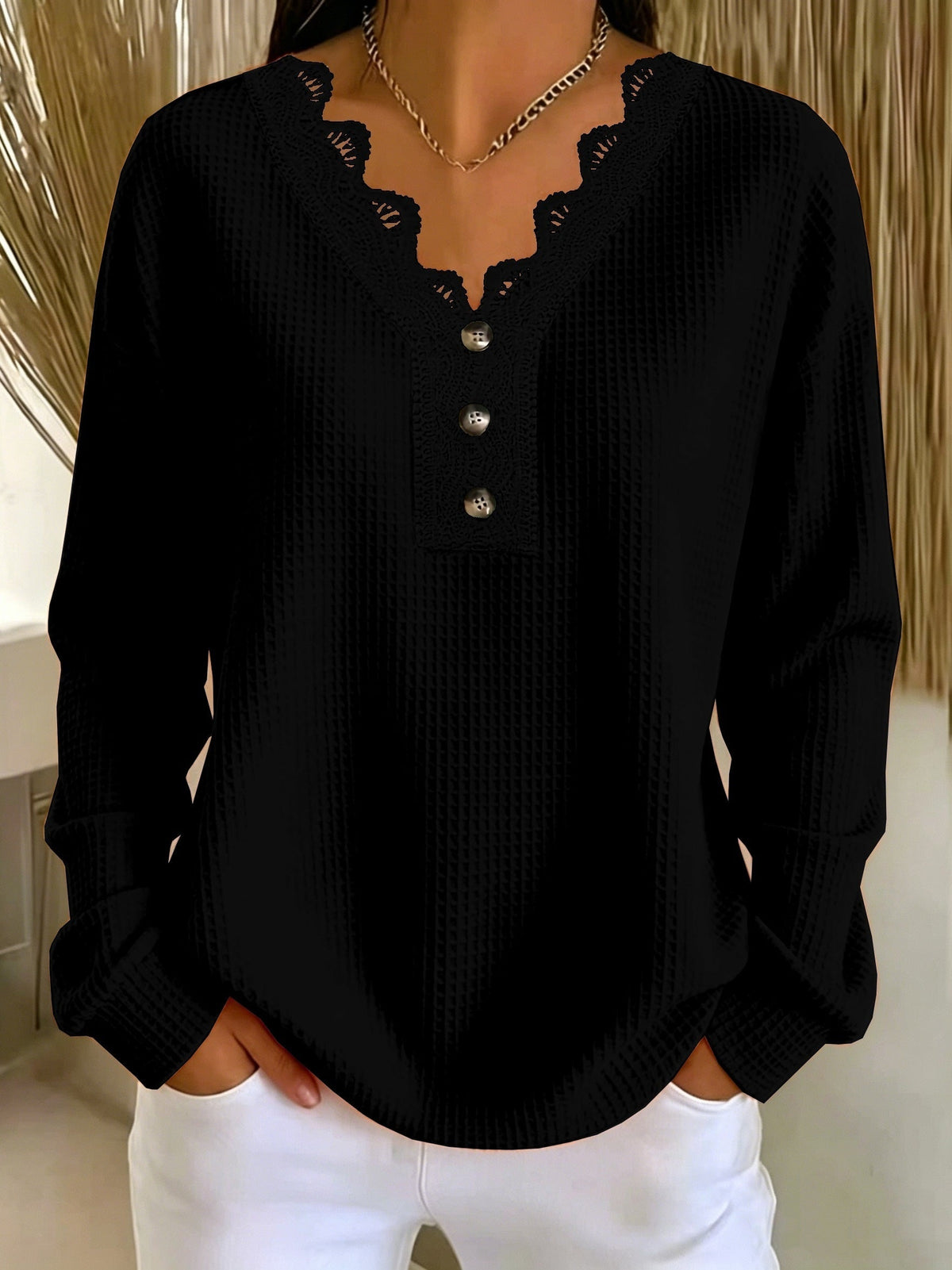 Blusa texturizada para mujer con encaje y botones decorativos