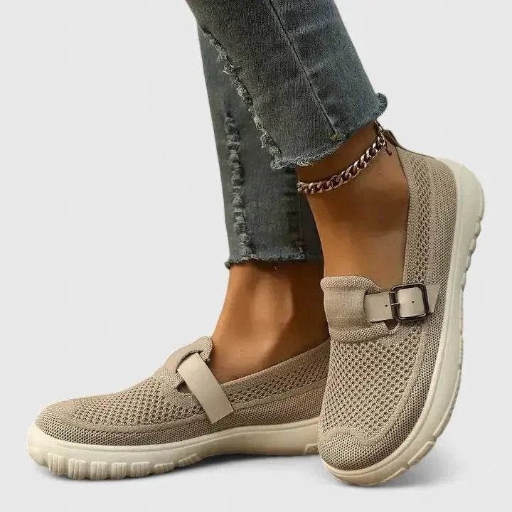 Mocasines de malla para mujer con tira ajustable y hebilla