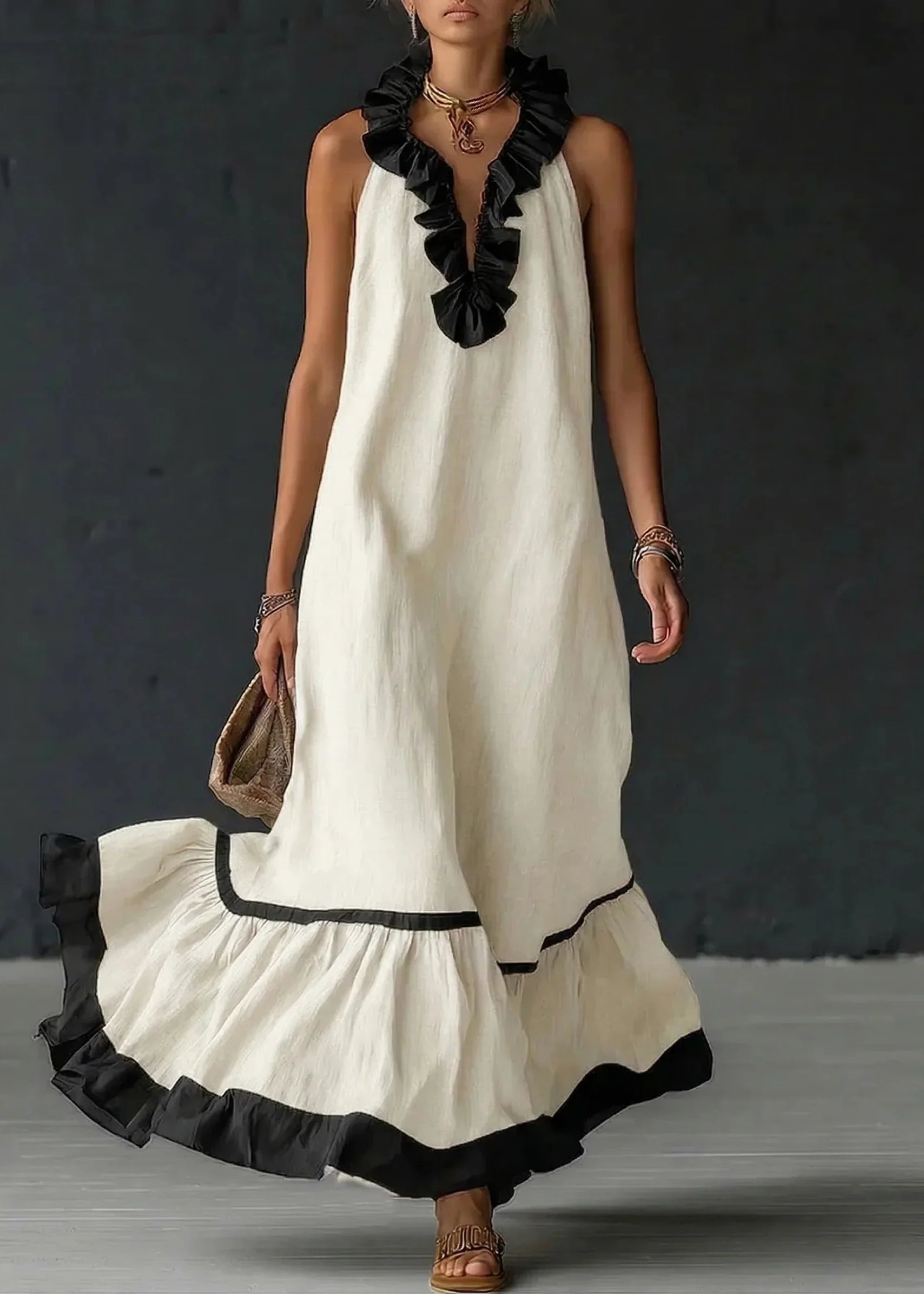 Vestido largo de mujer con volantes y cuello halter