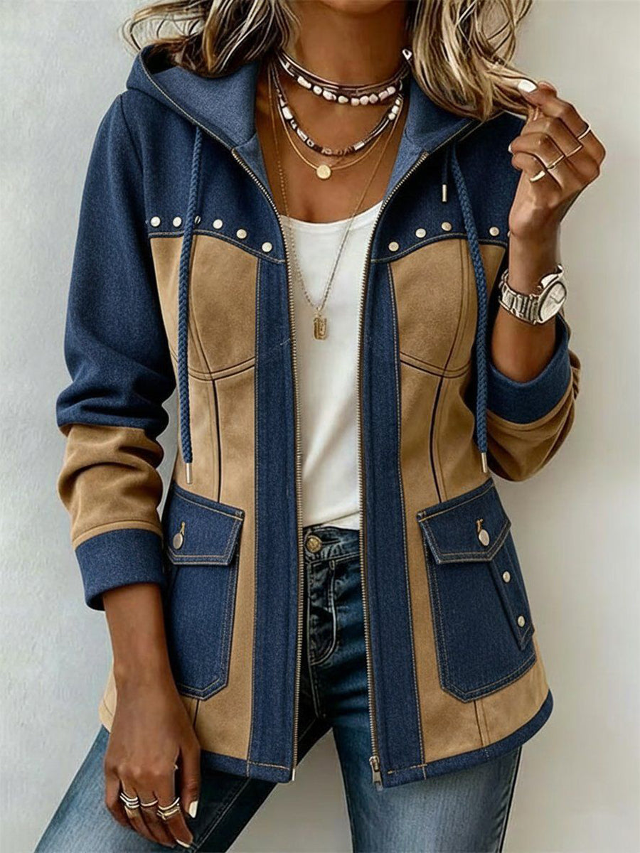 Chaqueta de mujer con capucha, cremallera y detalles de tachuelas