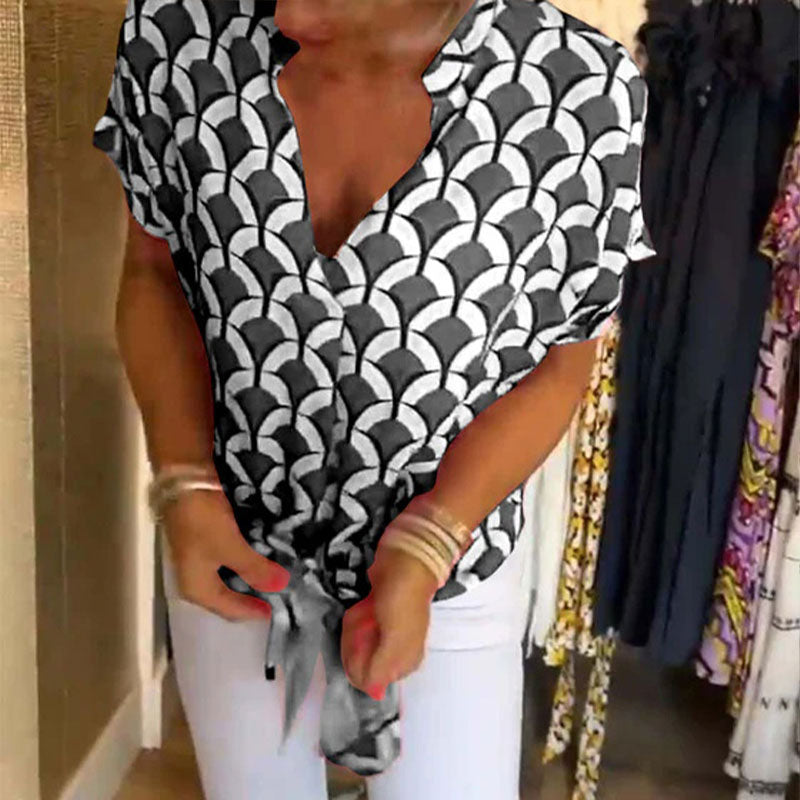 Blusa estampada mujer con cuello en V y mangas cortas