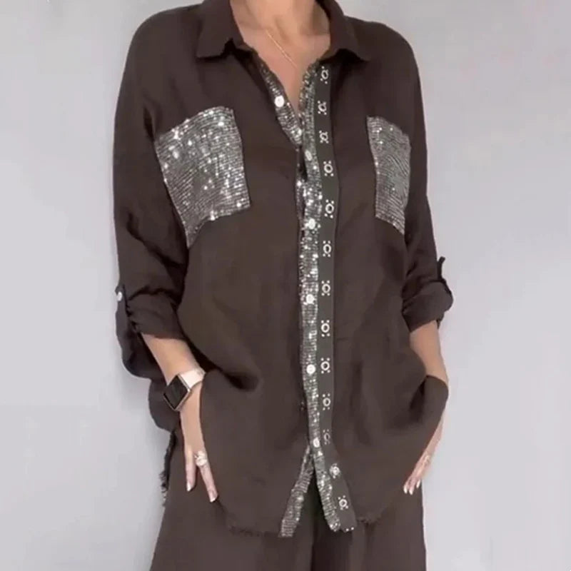 Conjunto de mujer con blusa fluida y pantalón con lentejuelas