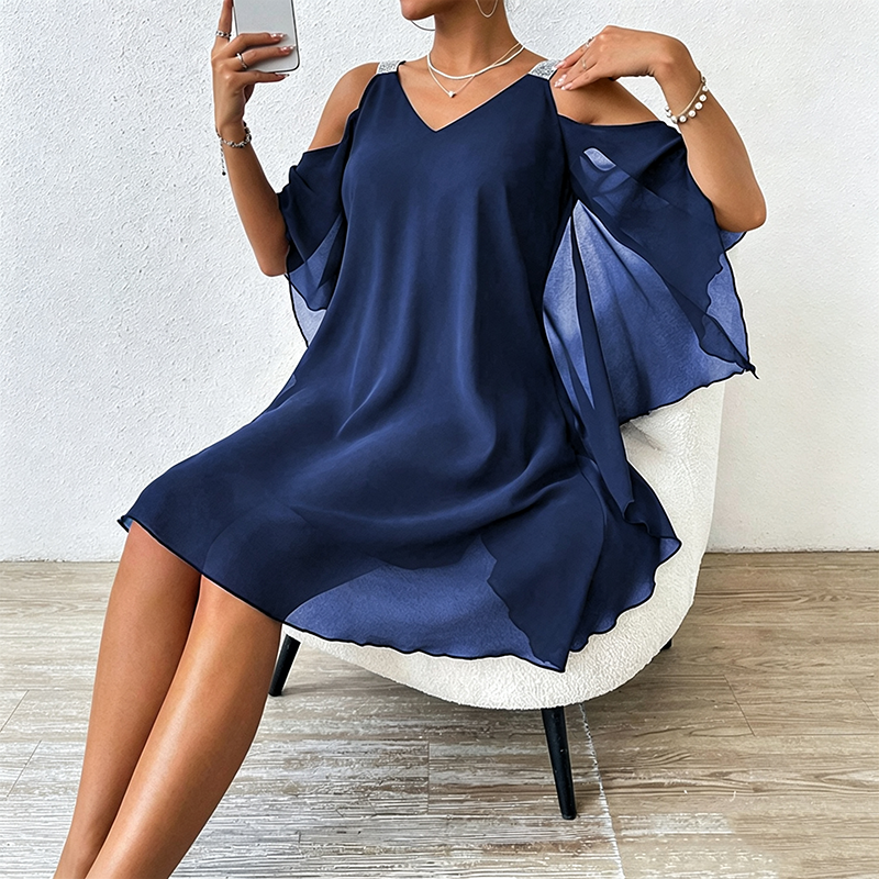 Vestido corto de mujer con hombros descubiertos y tirantes brillantes