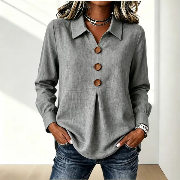 Blusa de mujer con cuello clásico y botones decorativos