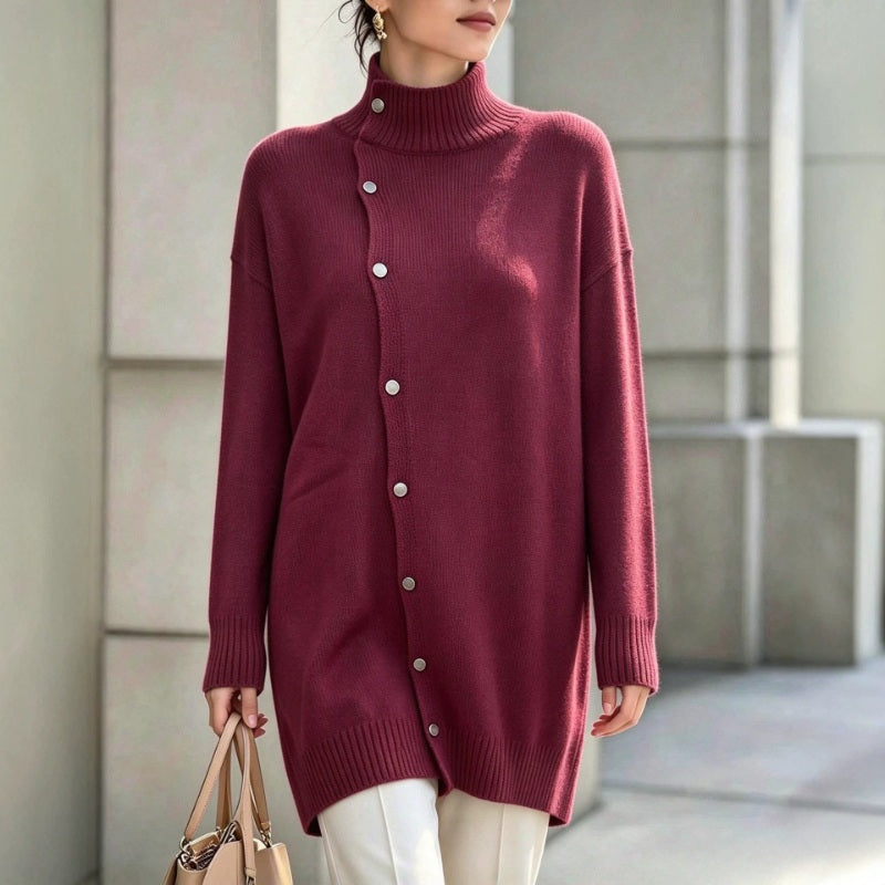 Suéter largo de mujer con cuello alto y botones asimétricos